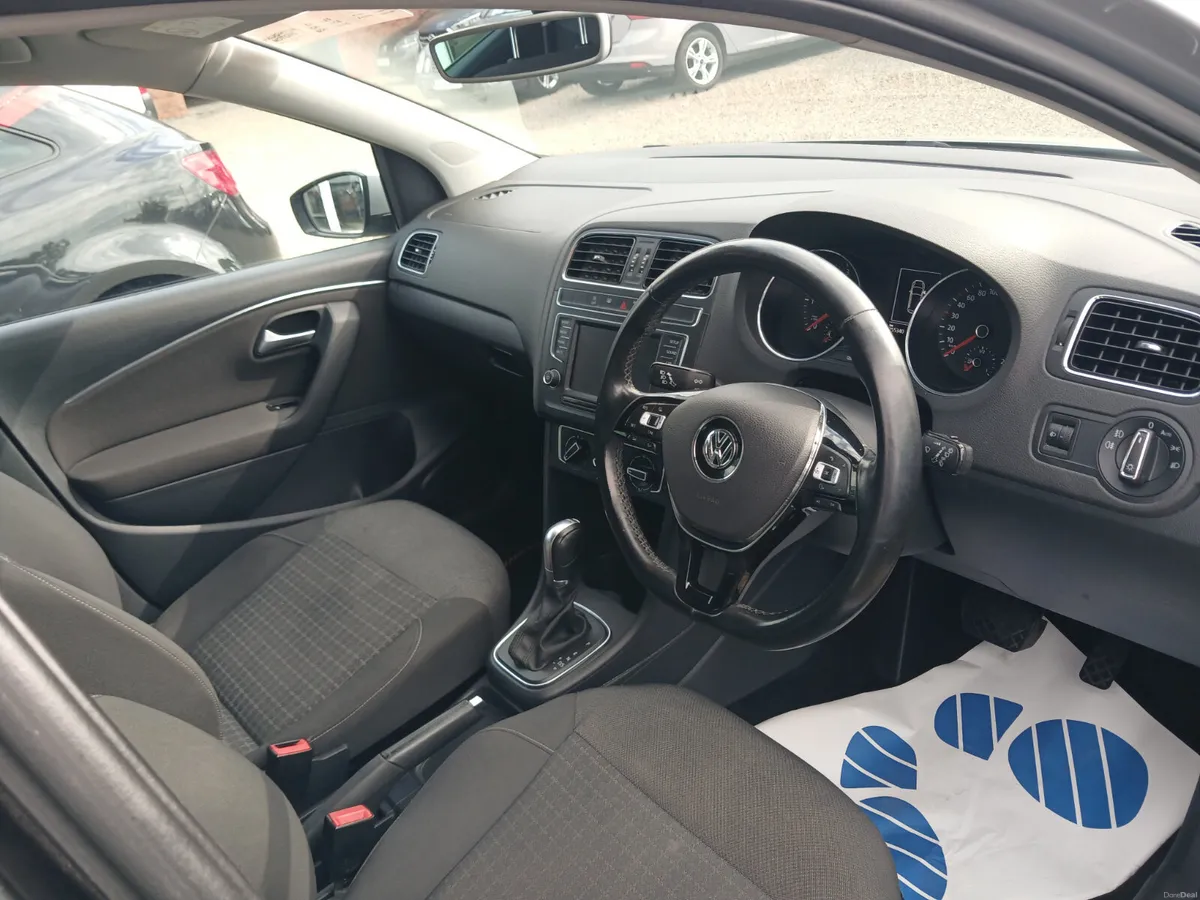 AUTOMATIC Volkswagen Polo 2015 DIESEL - Image 4