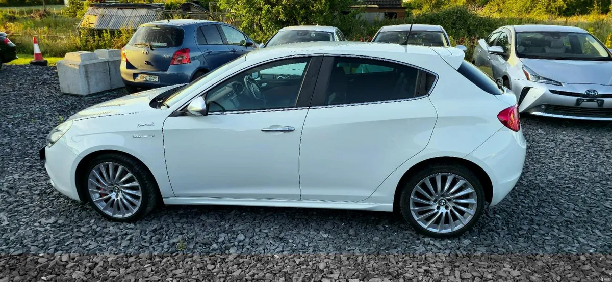 2015 Alfa Romeo Giulietta Sport-Automatic-Leather - Image 4