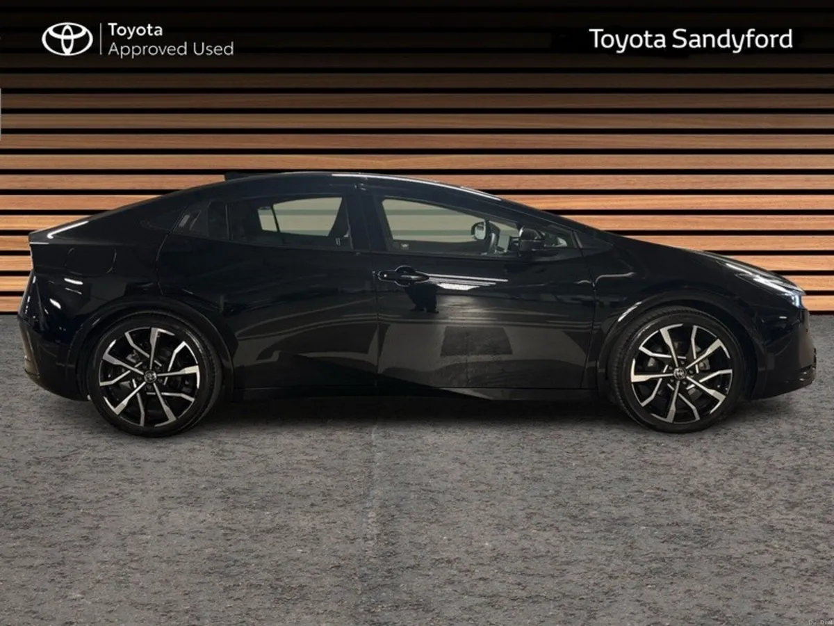 Toyota Prius IRISH CAR FULL SPEC // LEATHER HEATED - Image 3