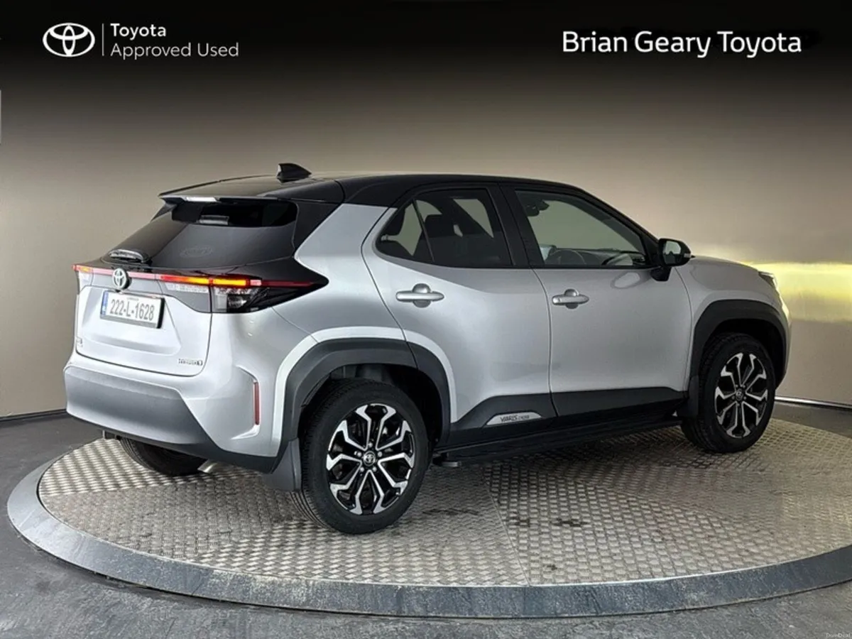 Toyota Yaris Cross HYBRID LUNA SPORT - Image 2