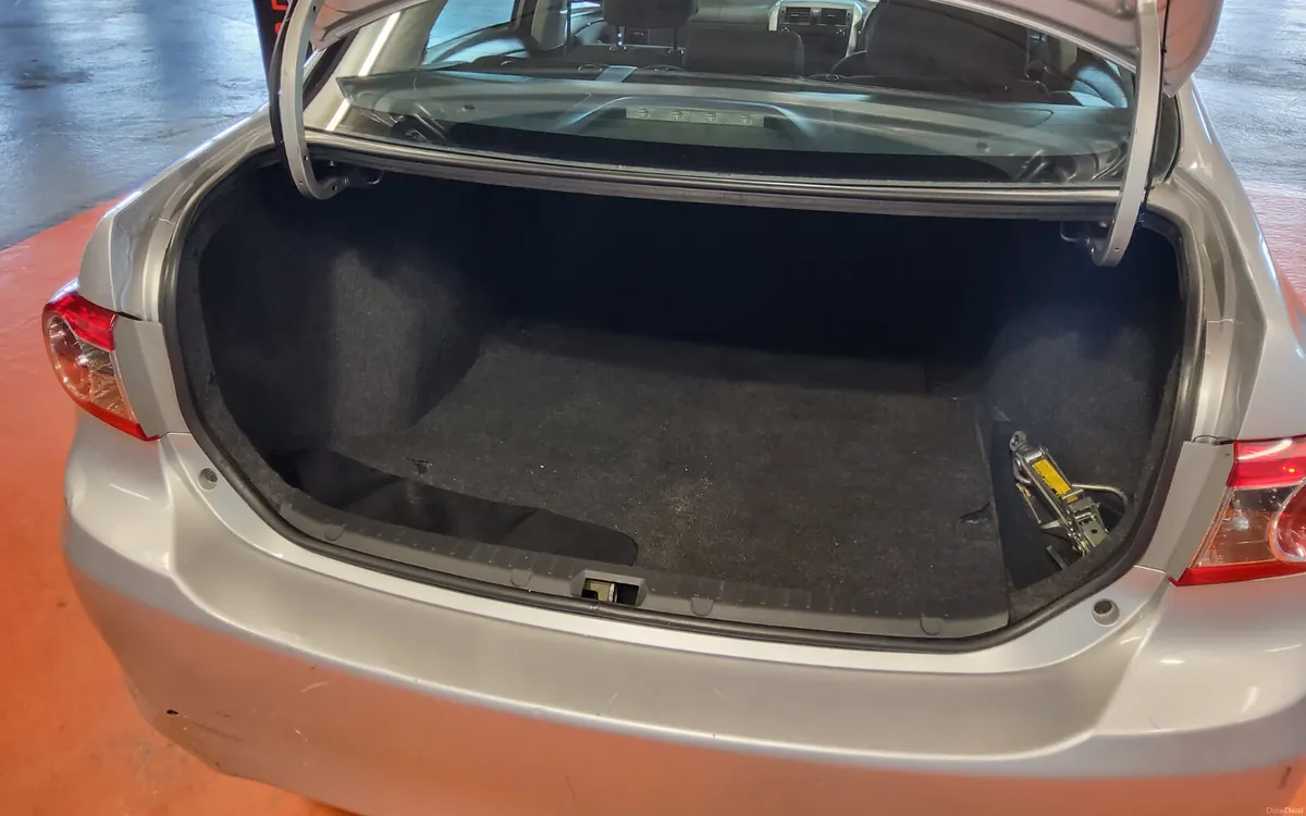 Toyota Corolla 2011 - Image 4