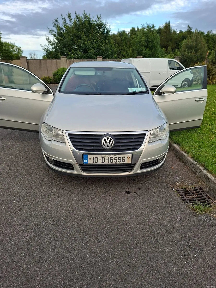 Volkswagen Passat 2010 - Image 2