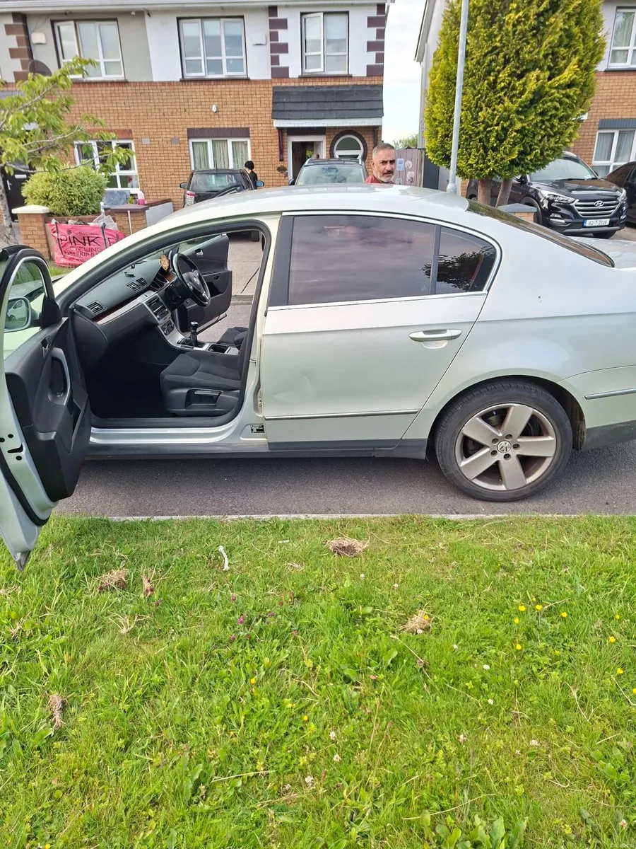 Volkswagen Passat 2010 - Image 4