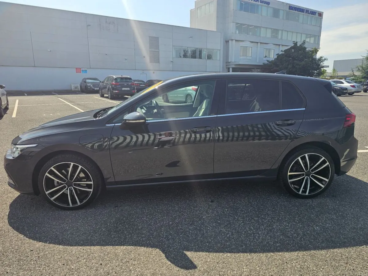 Volkswagen Golf 1.4 PETROL / PLUG IN HYBRID, HEATE - Image 4