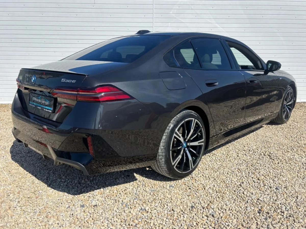 BMW 5-Series 530E - MSPORT - AUTO - Image 3