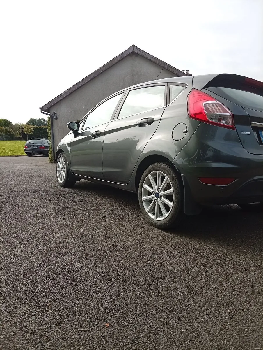 Ford Fiesta 2015 - Image 2