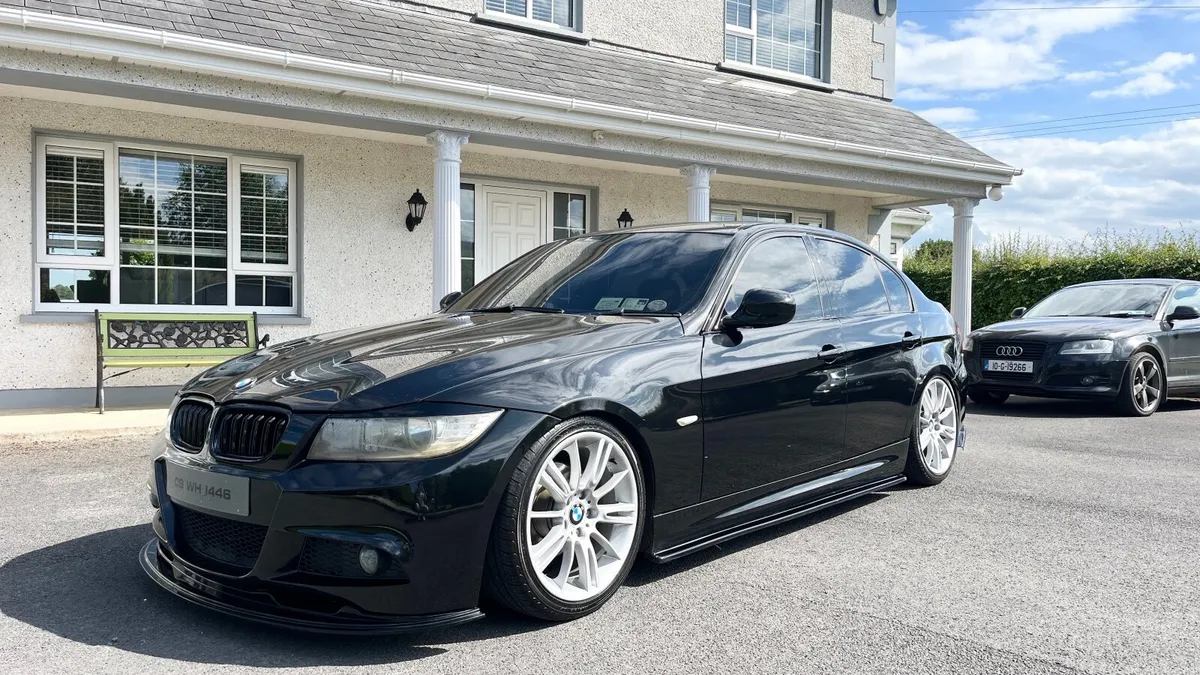 BMW 3-Series 2009 - Image 2