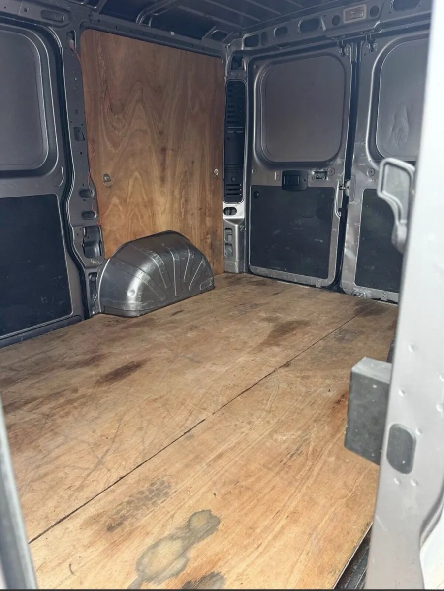 Van - Image 2