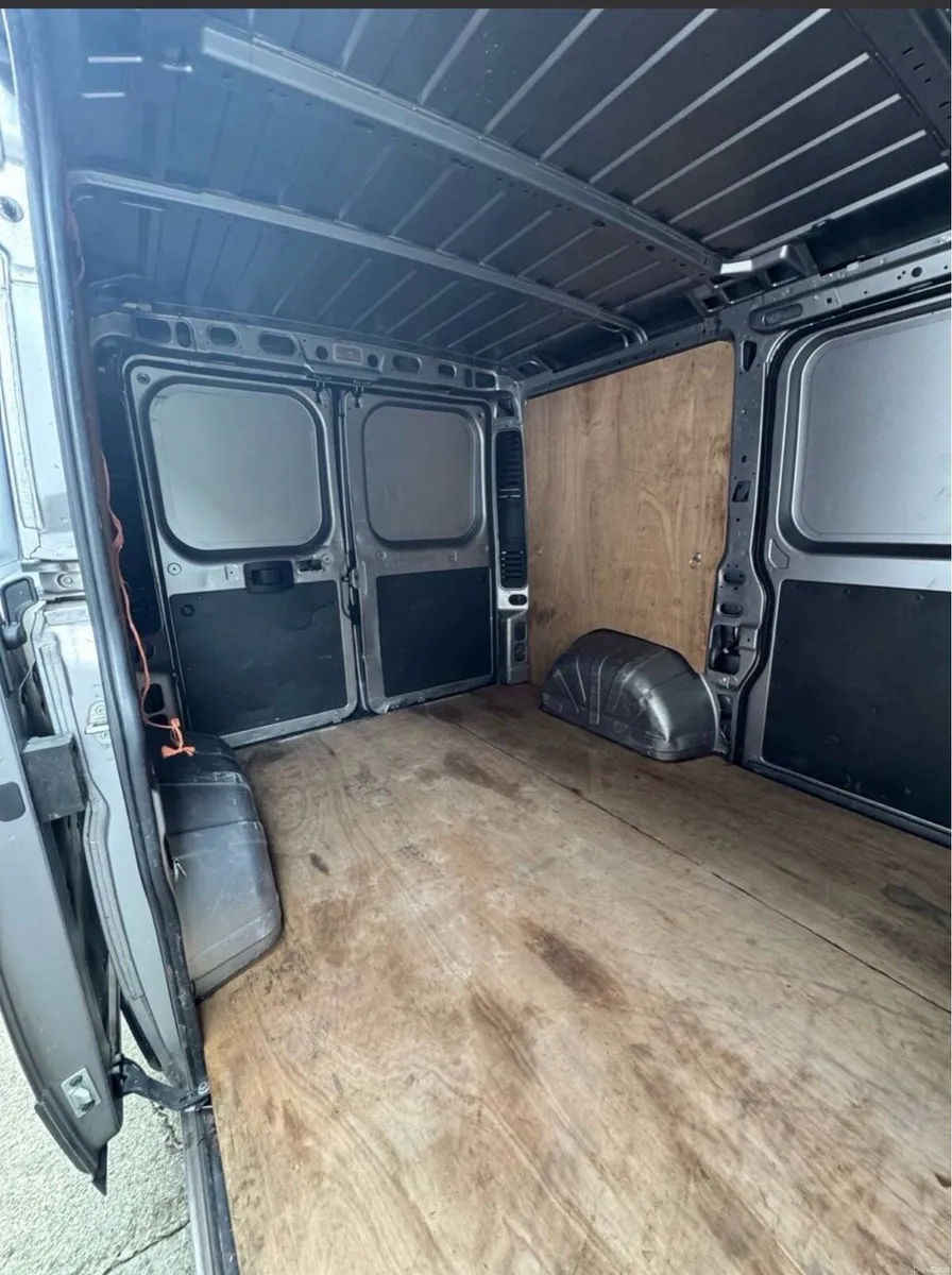 Van - Image 3