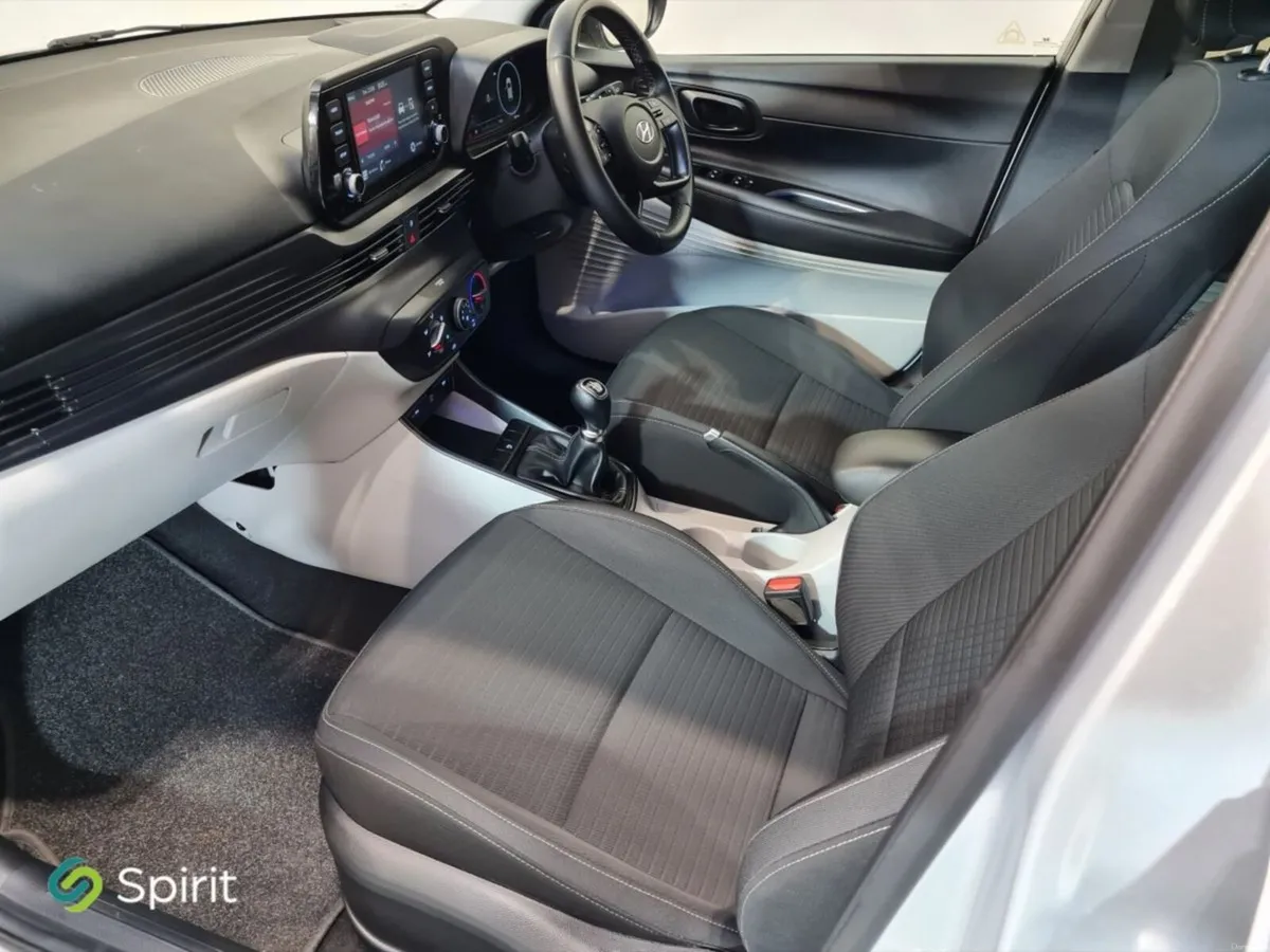 Hyundai i20 1.2 Launch Edition 2 Tone Roof *Call S - Image 4