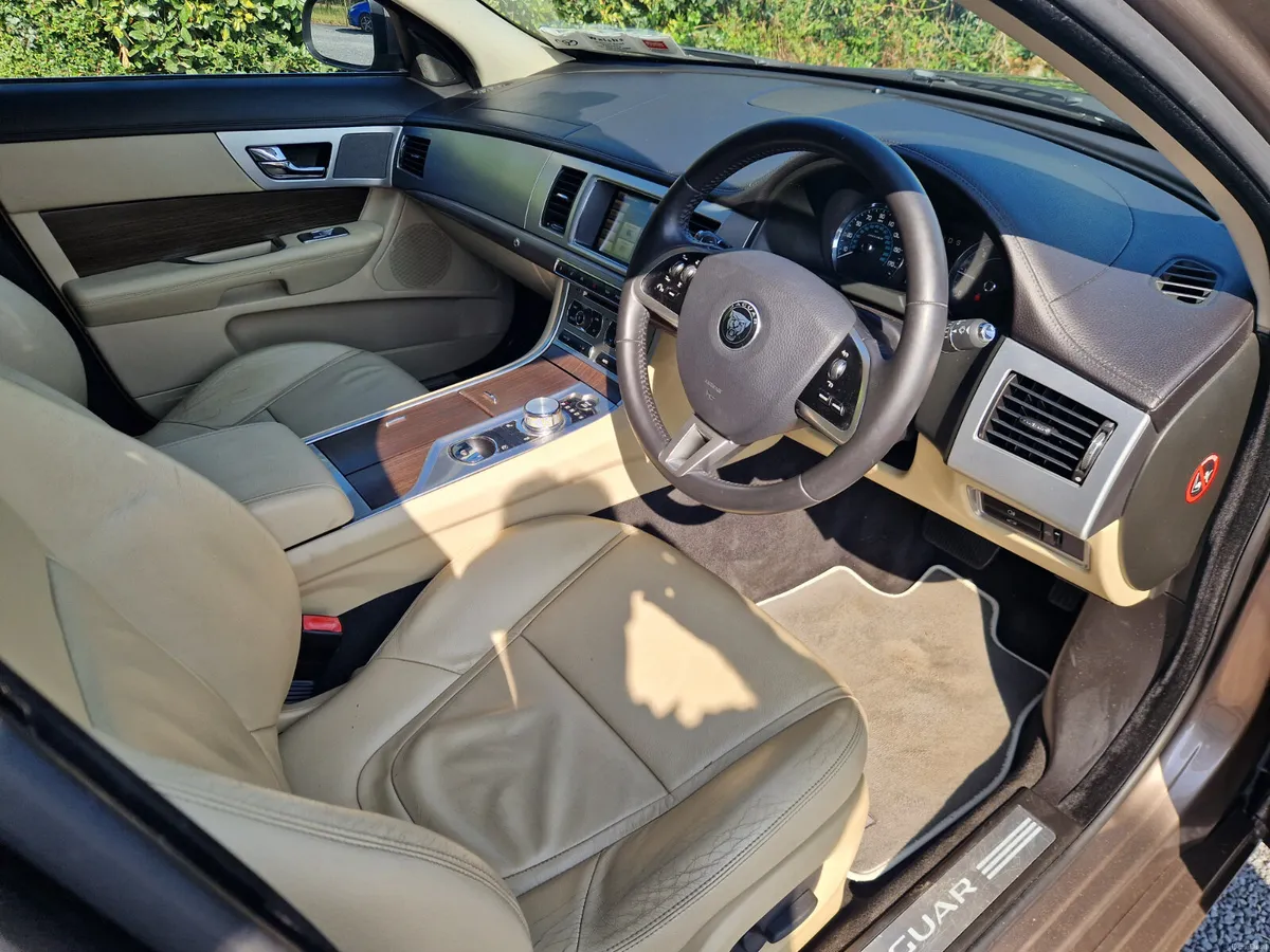 Jaguar XF  2.2d Auto 2014 - Image 6