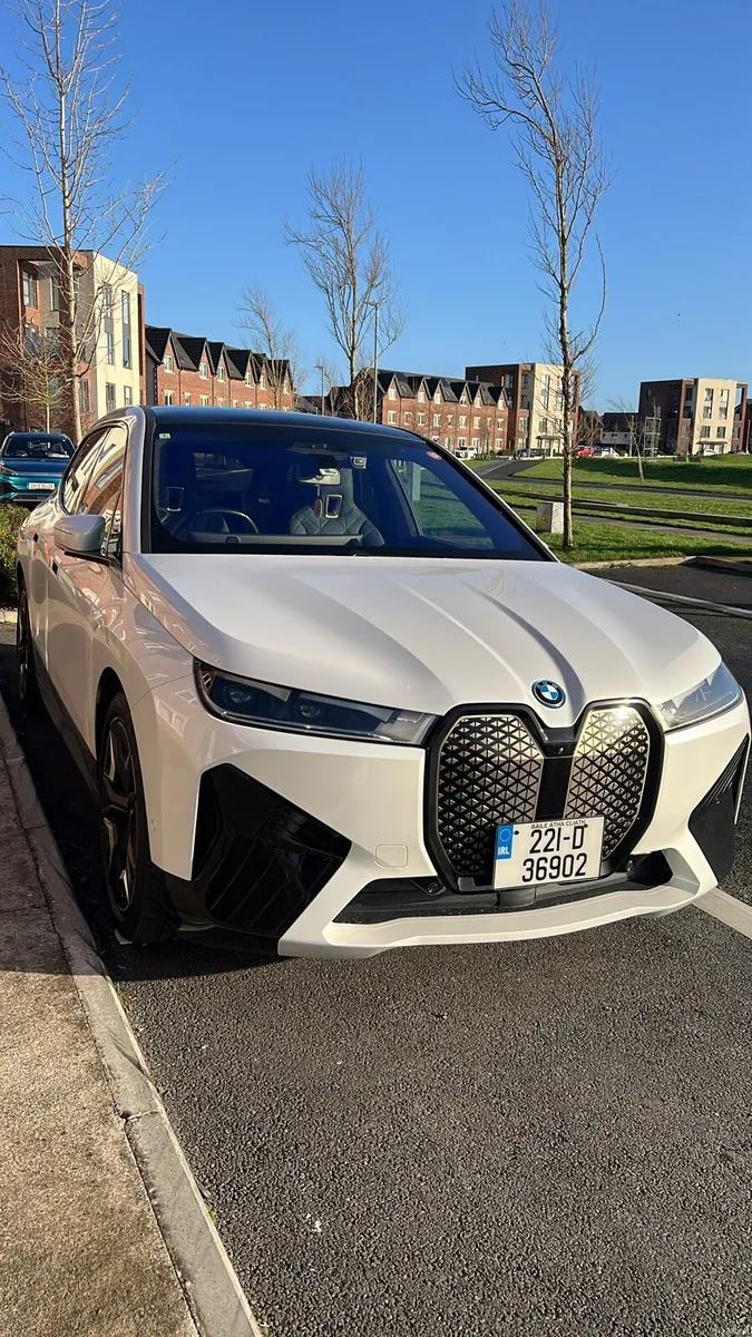 BMW iX xDrive40 top end 2022 - Image 2
