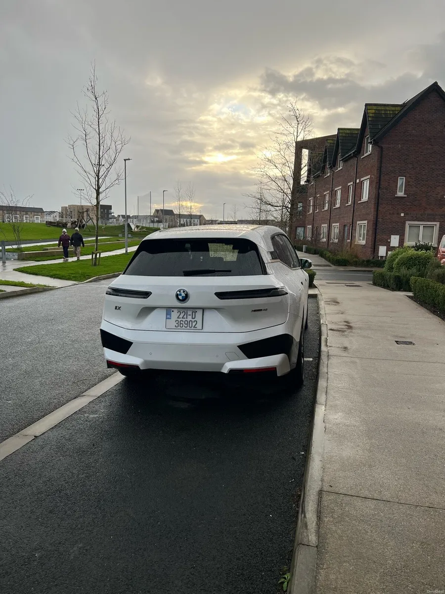 BMW iX xDrive40 top end 2022 - Image 3