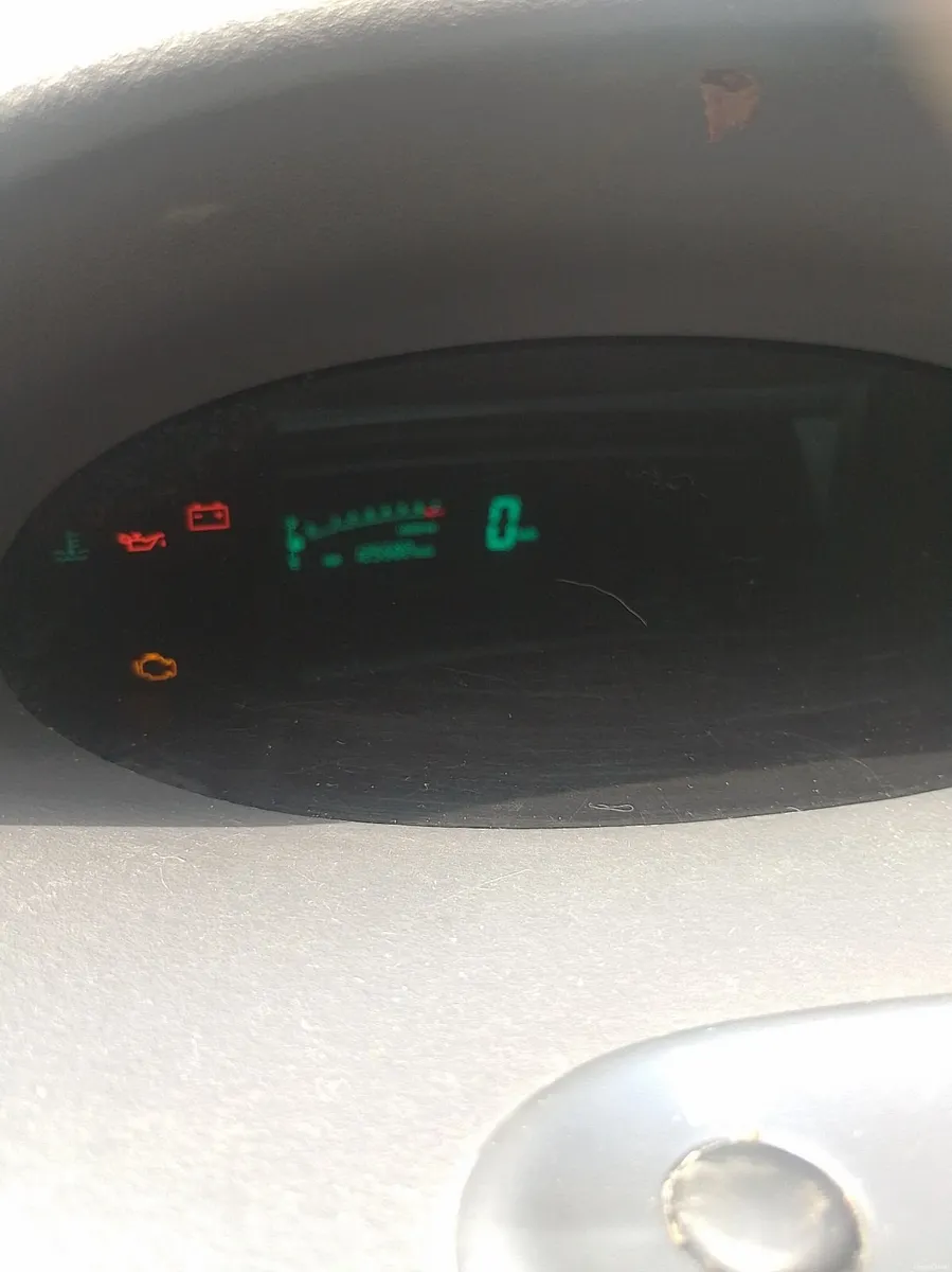 Toyota Yaris 2001 - Image 2