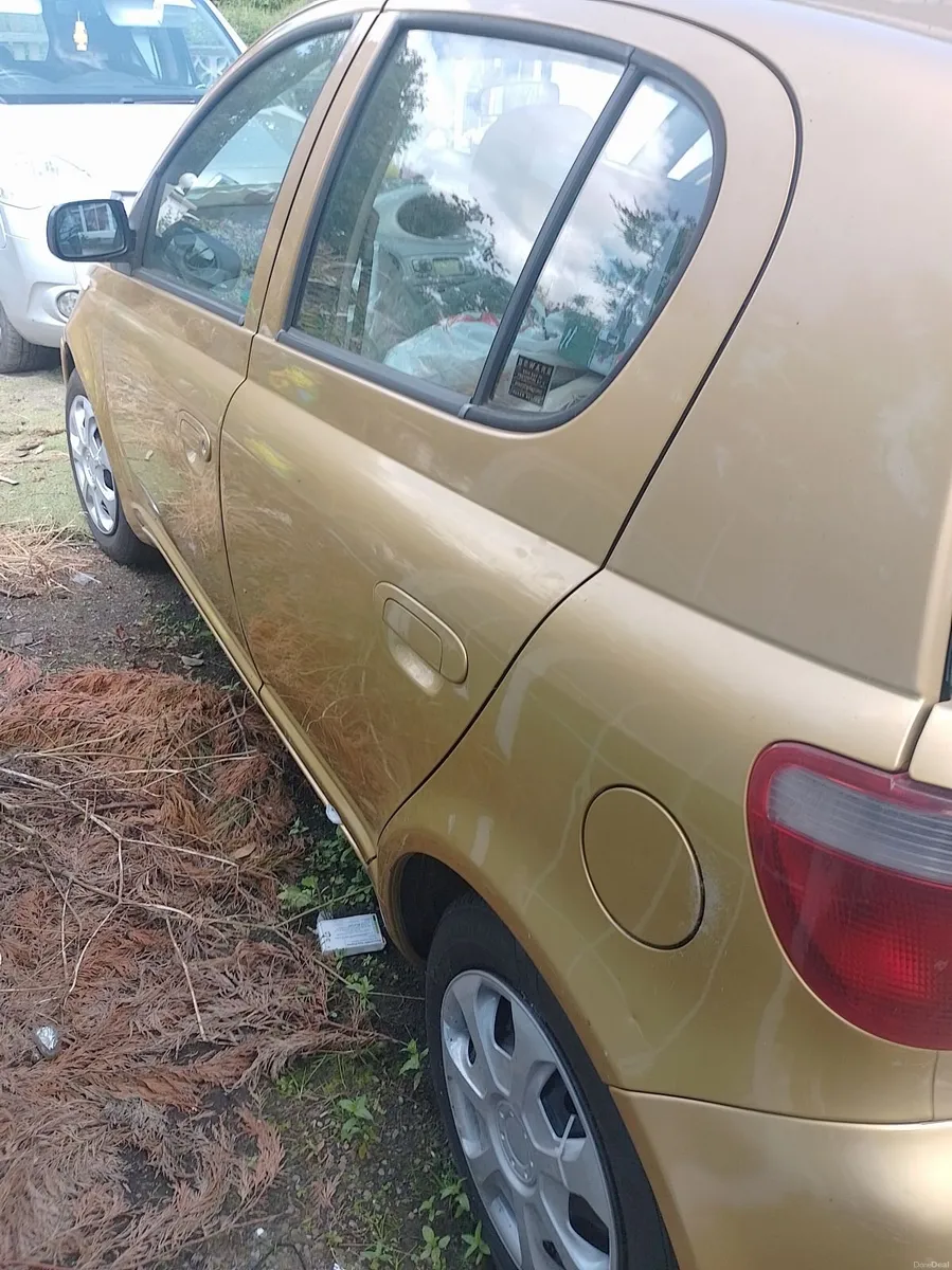 Toyota Yaris 2001 - Image 4