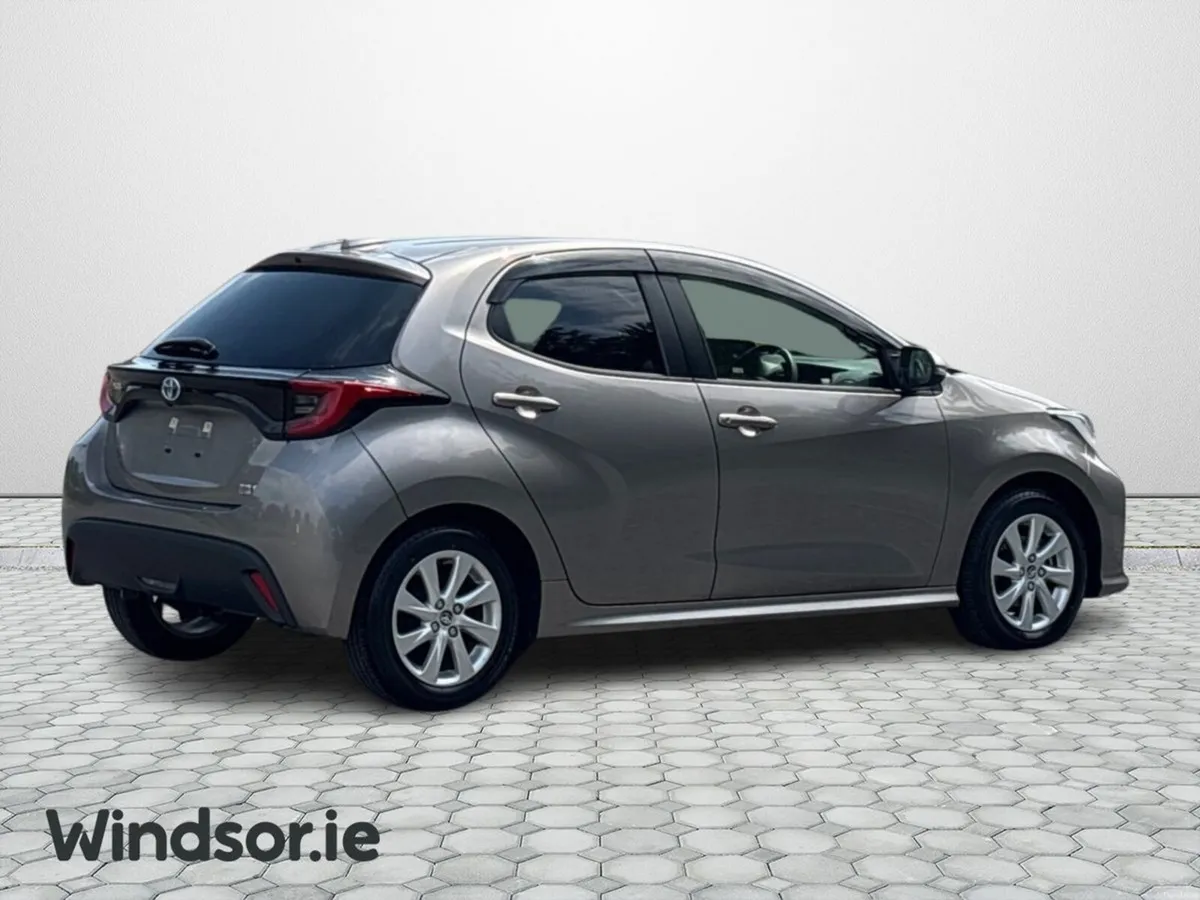 Toyota Yaris Hybrid - Image 3