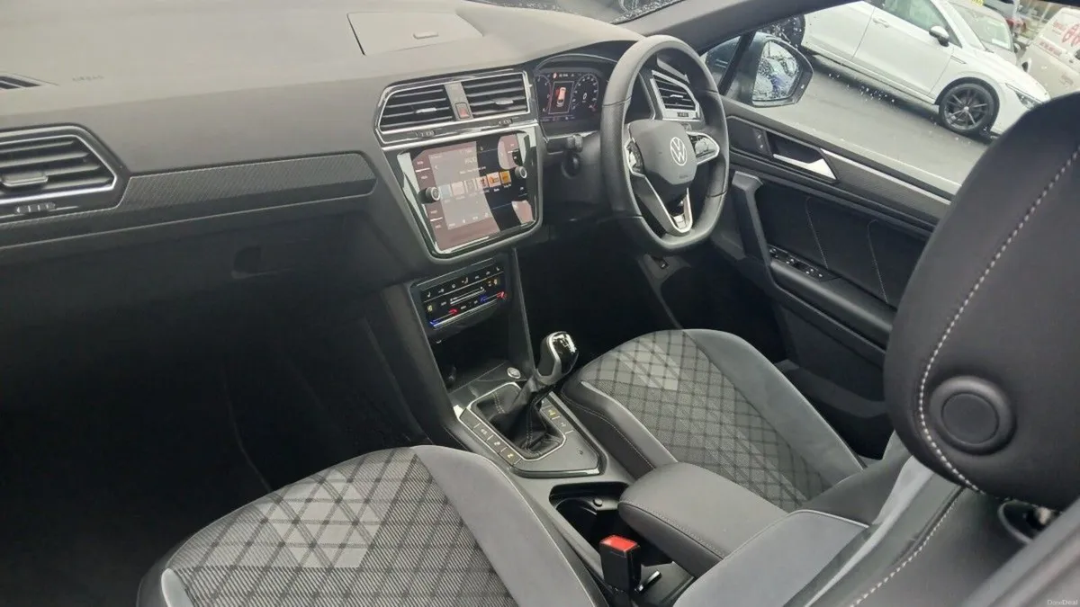 Volkswagen Tiguan R-Line 2.0 TDI 150HP **REAR VIEW - Image 3