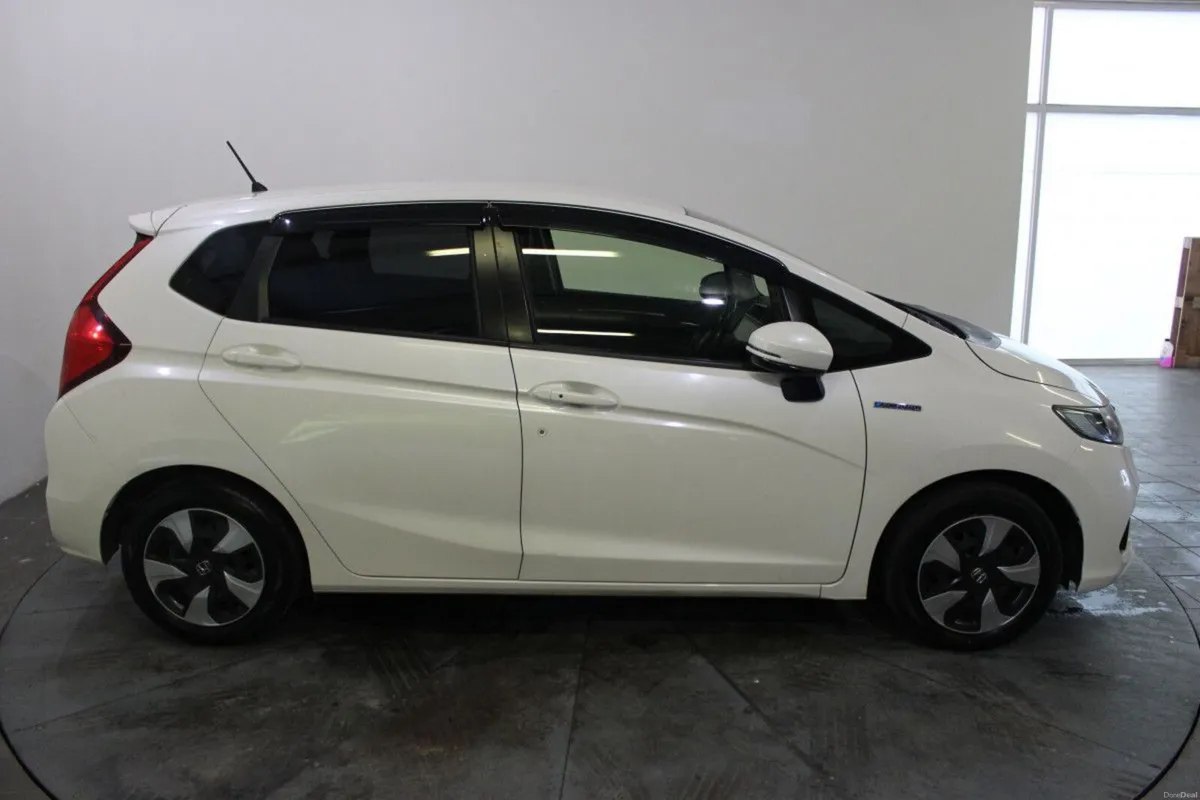 Honda Fit FIT DAA-GP5 HYBRID 5DR AUTO - TENDER 26 - Image 3