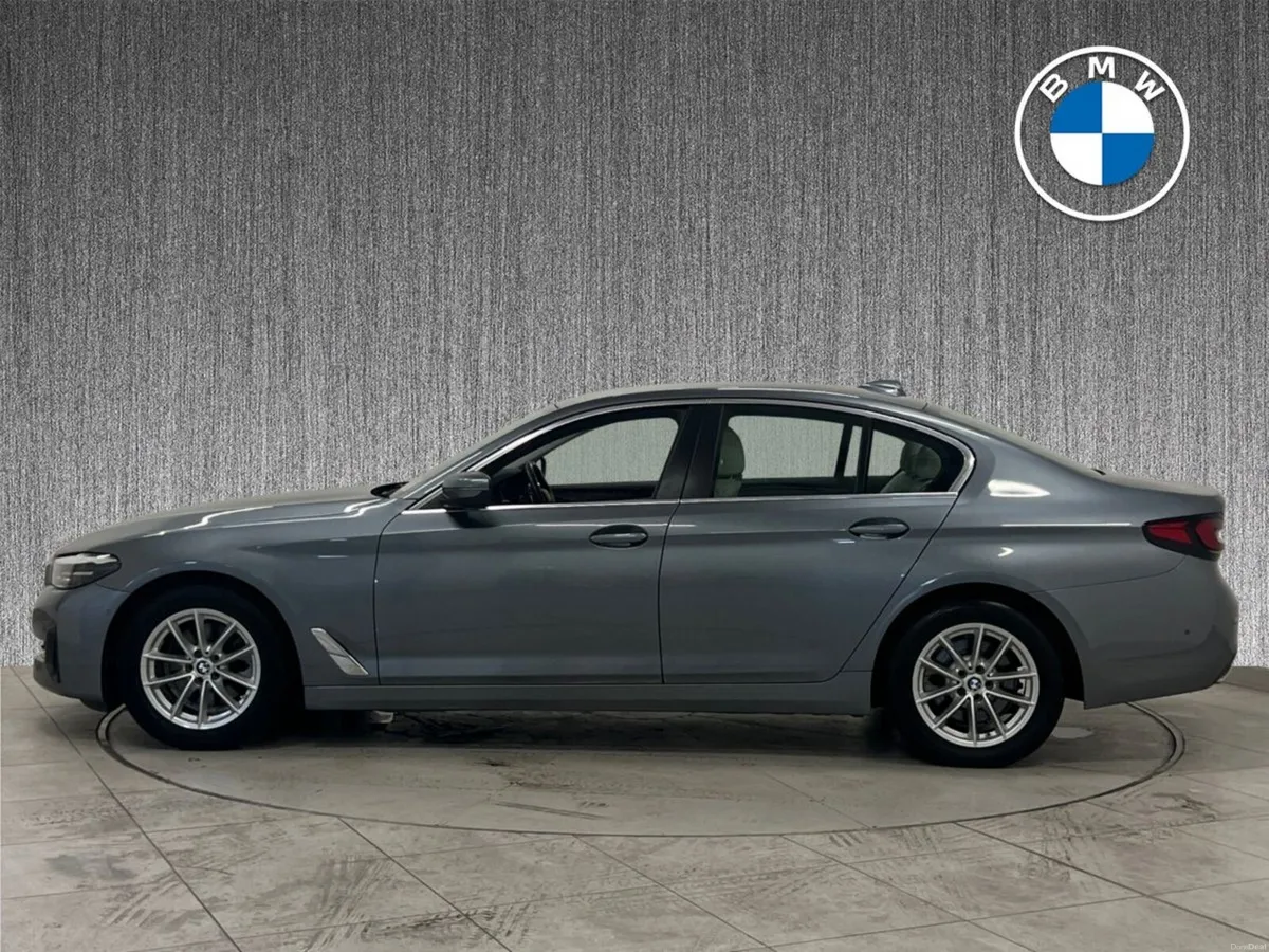 BMW 5-Series 520d SE Saloon - Image 4