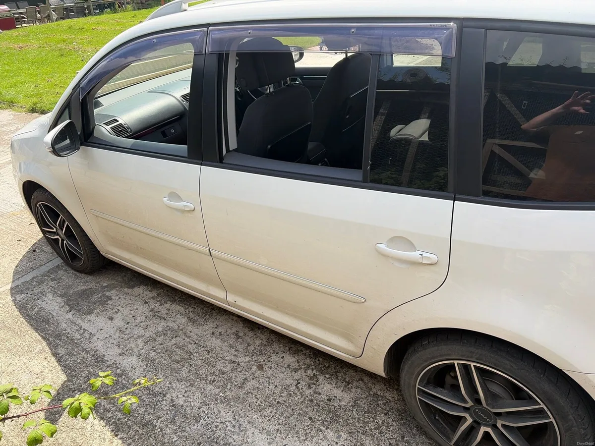 Volkswagen Touran - Image 3