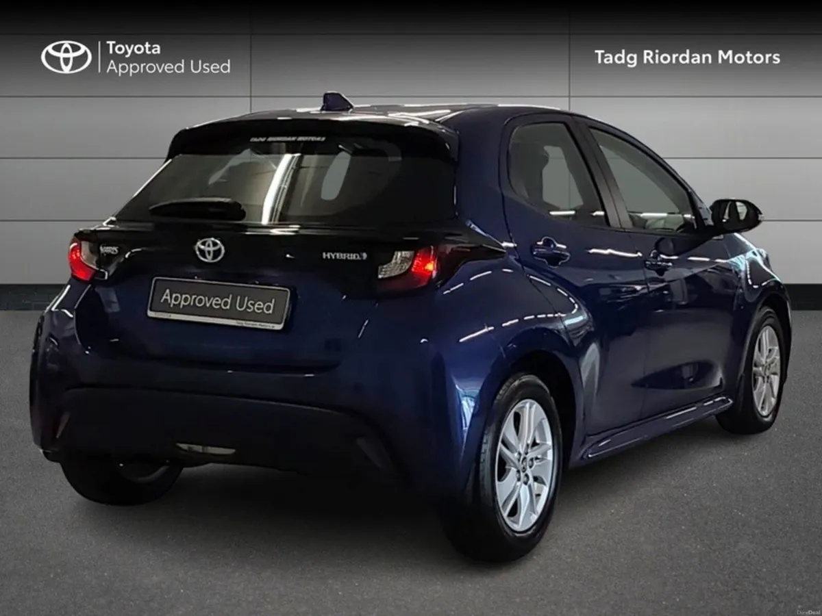 Toyota Yaris 1.5 HYBRID LUNA 4DR AUTO - Image 2