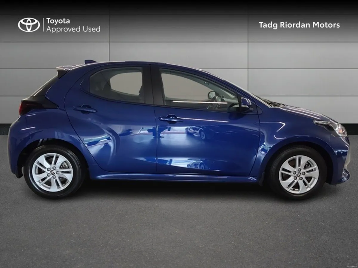 Toyota Yaris 1.5 HYBRID LUNA 4DR AUTO - Image 3