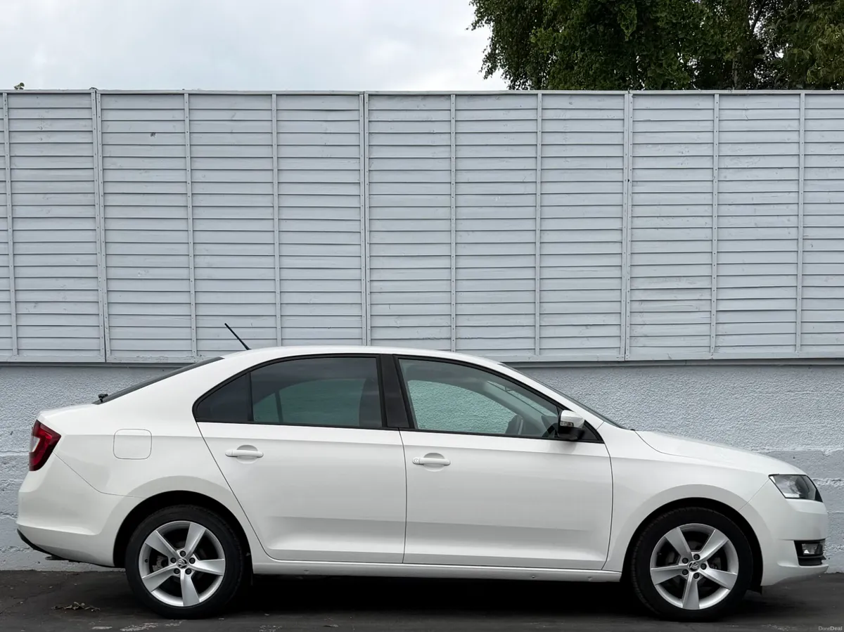 Skoda Rapid 2018 AMBITION 1.0 TSI / LOW KM - Image 2