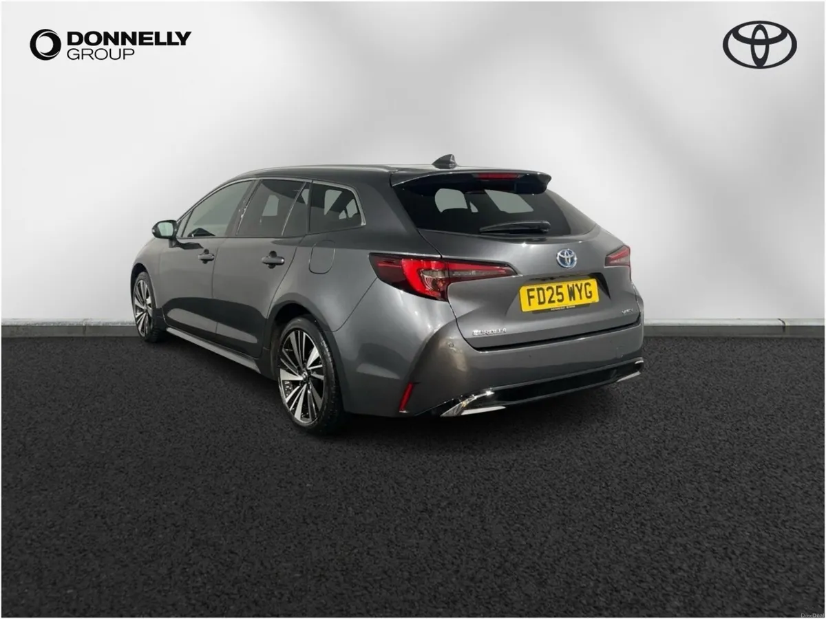 Toyota Corolla Touring Sport Design - Image 2