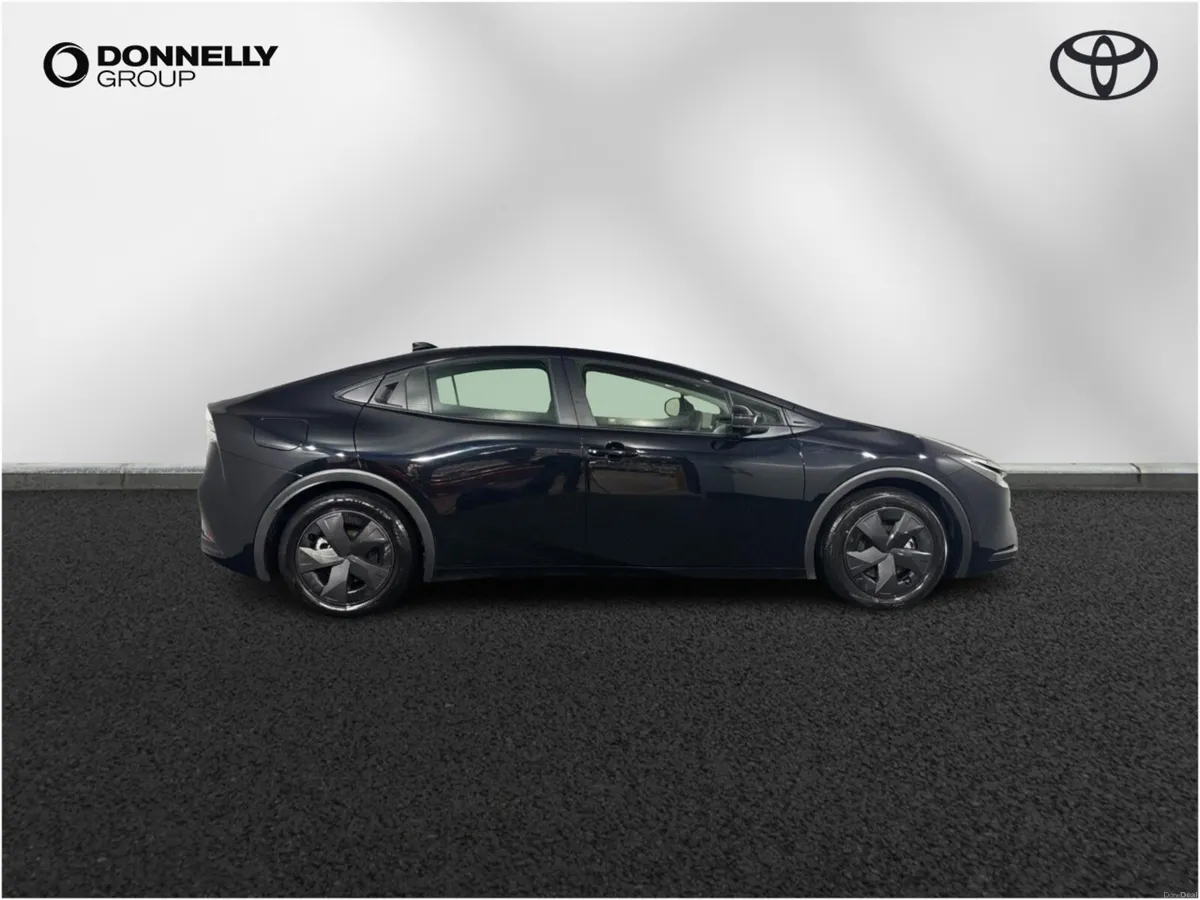 Toyota Prius Hatchback Design - Image 3