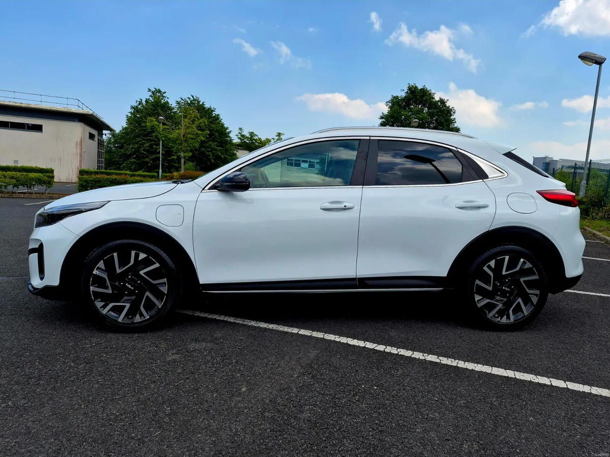 2023 KIA XCEED PE PHEV AUTO HYBRID - Image 2