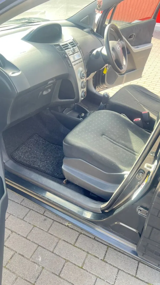 Car - Image 6