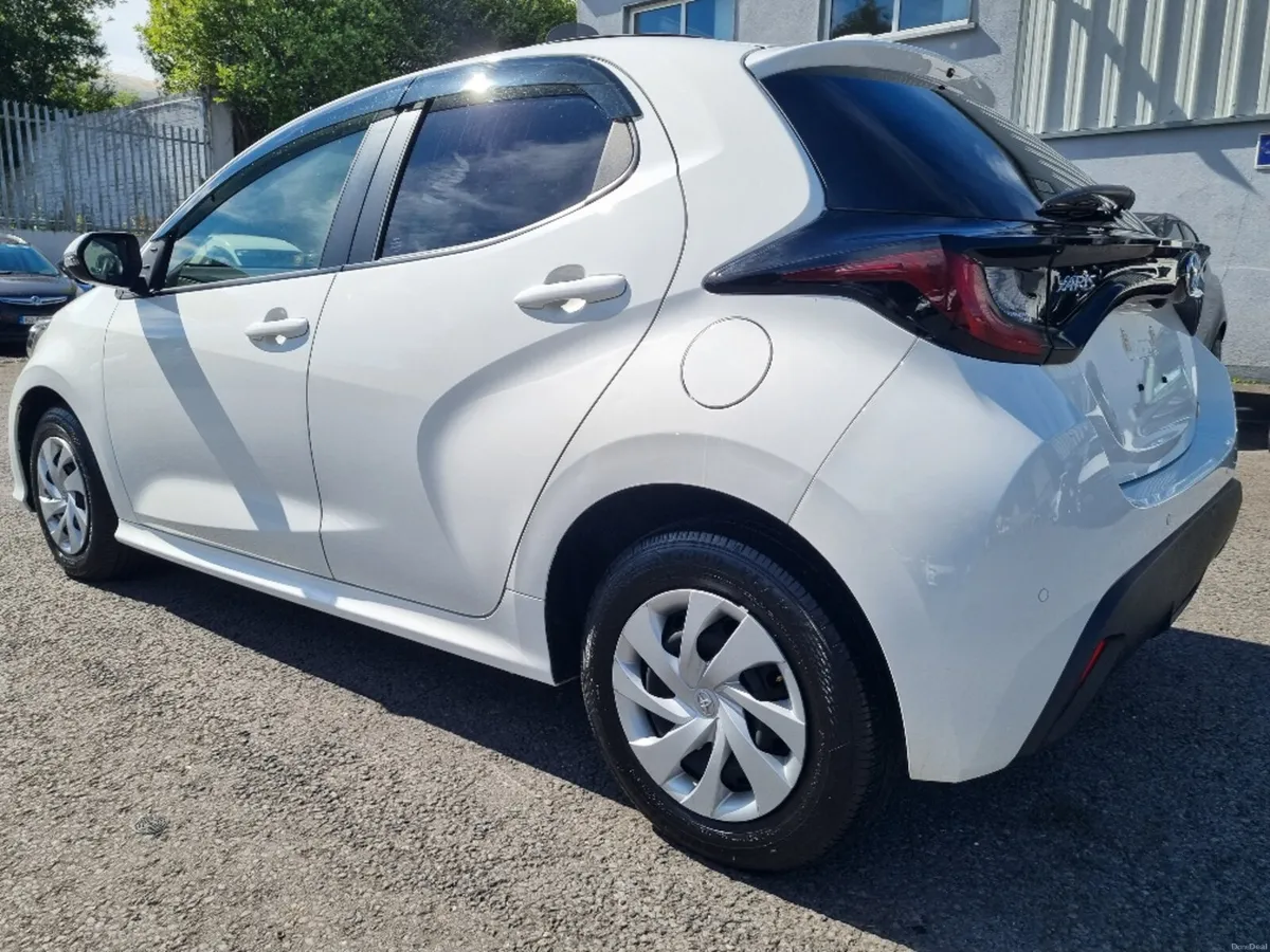 Toyota Yaris Hybrid  2020 - Image 6