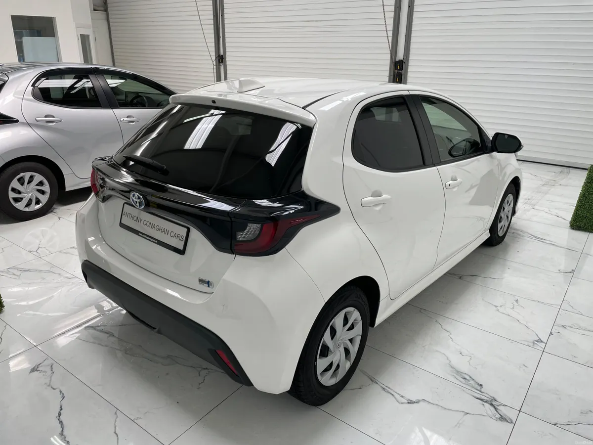 2023 Toyota Yaris x - Image 4