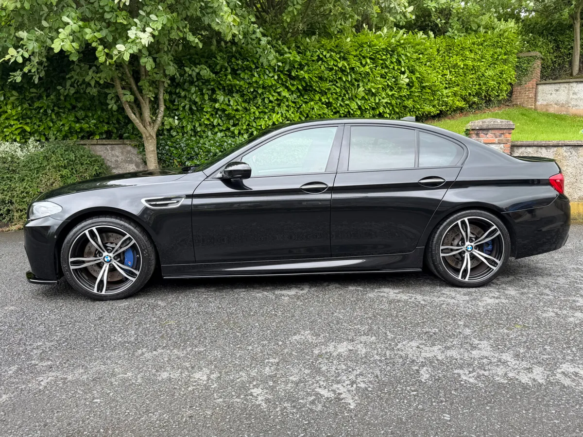 2013 BMW M5 DCT 4.4 V8 - Image 2