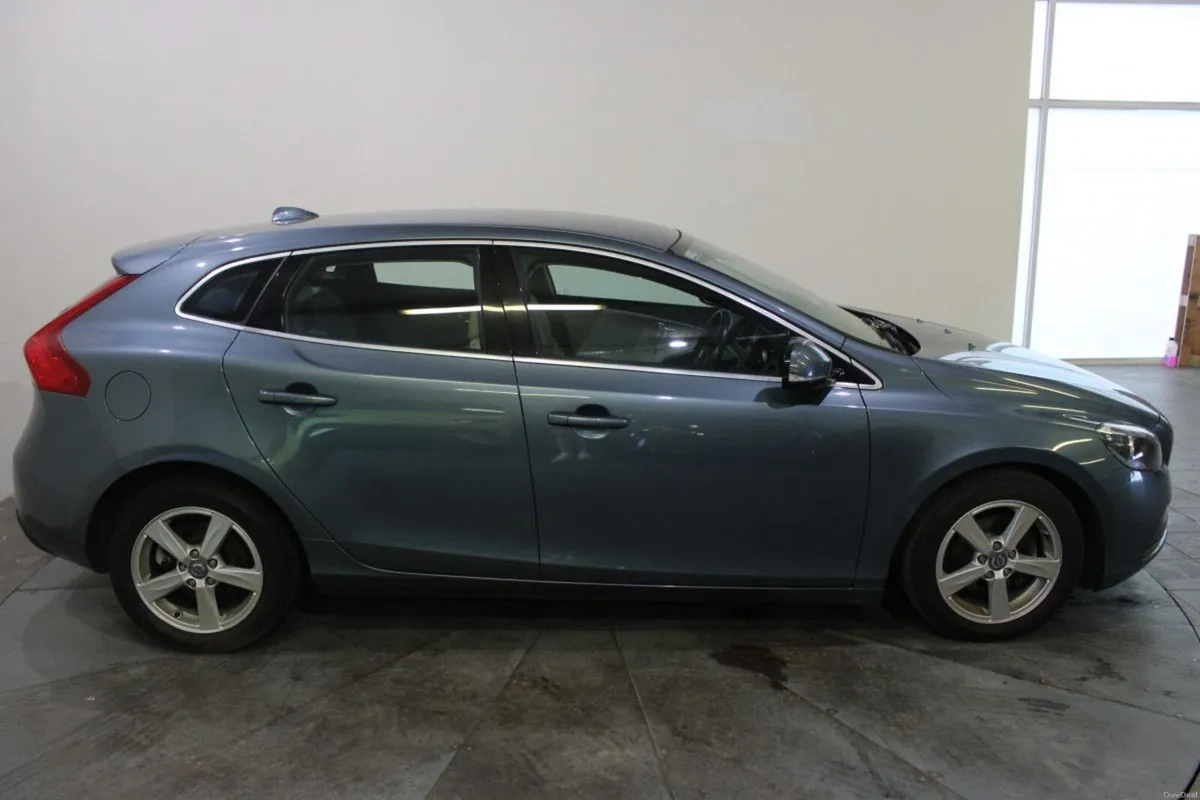 Volvo V40 1.6 D2 115PS SE - TENDER 29 - Image 3