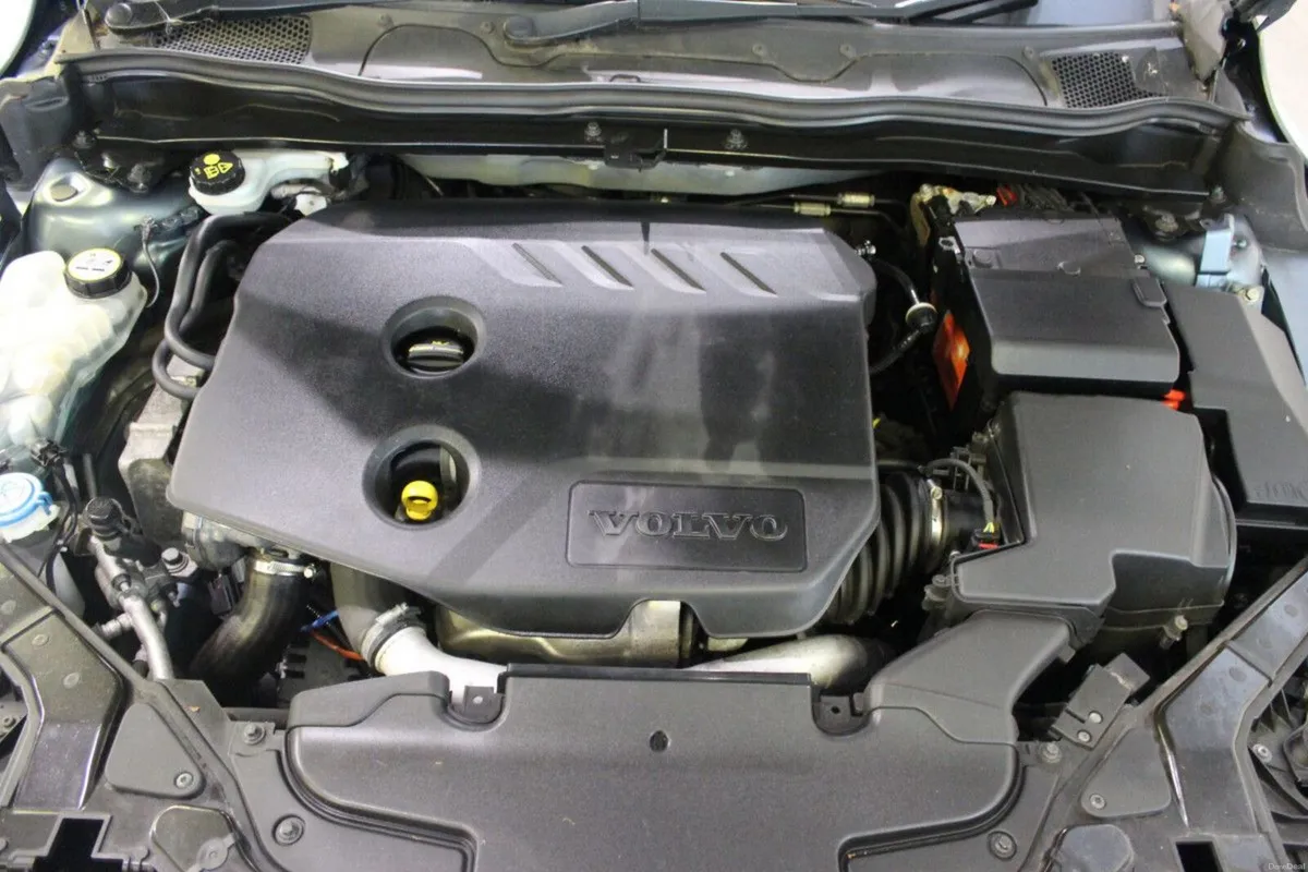 Volvo V40 1.6 D2 115PS SE - TENDER 29 - Image 4