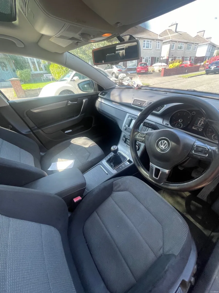 Volkswagen Passat 2011 - Image 3