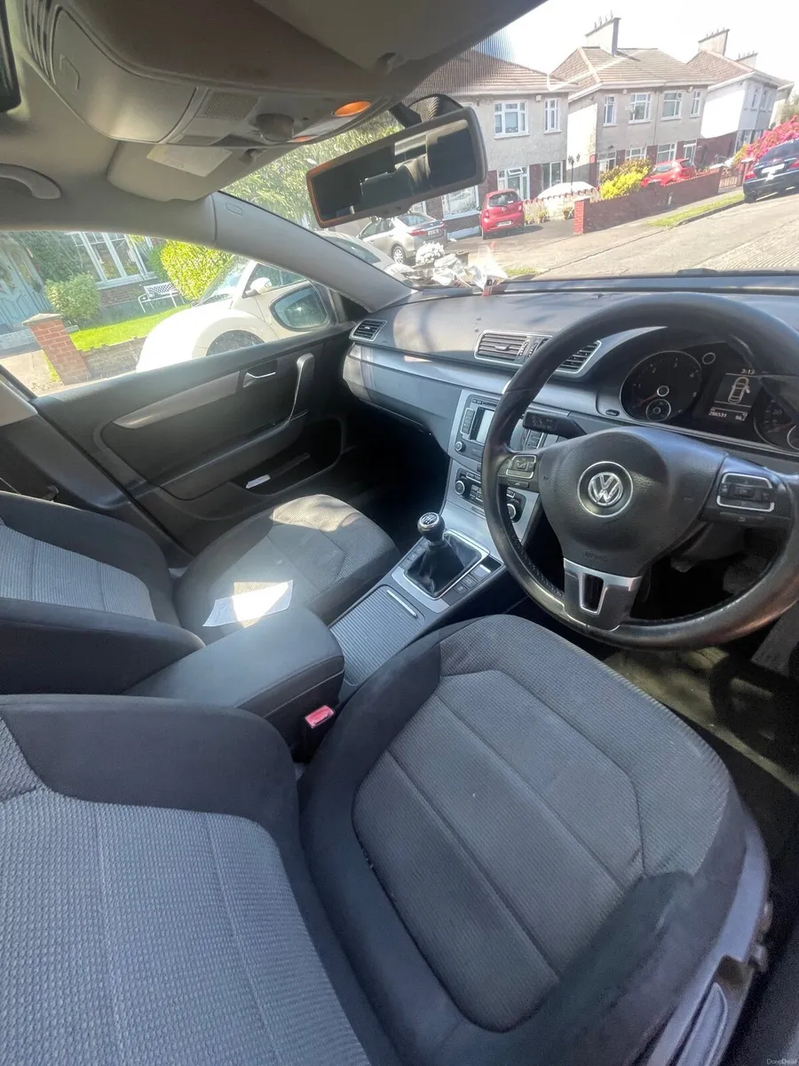 Volkswagen Passat 2011 - Image 4