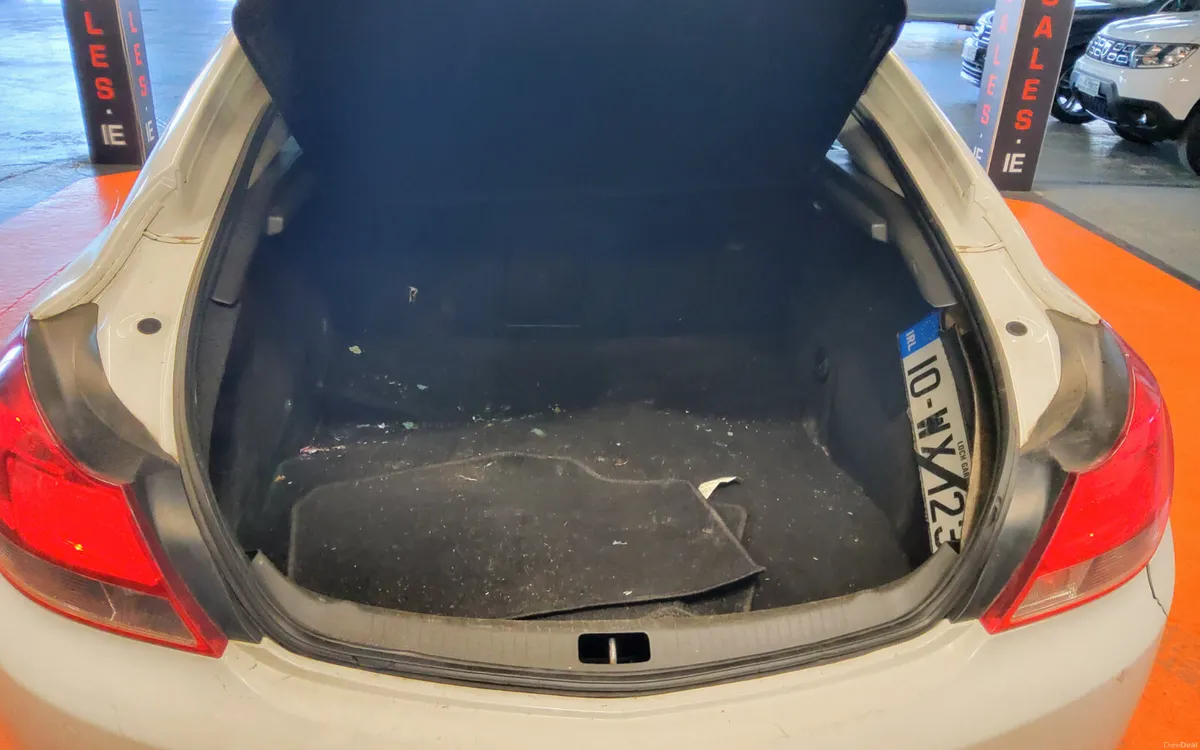 Vauxhall Insignia 2010 - Image 4