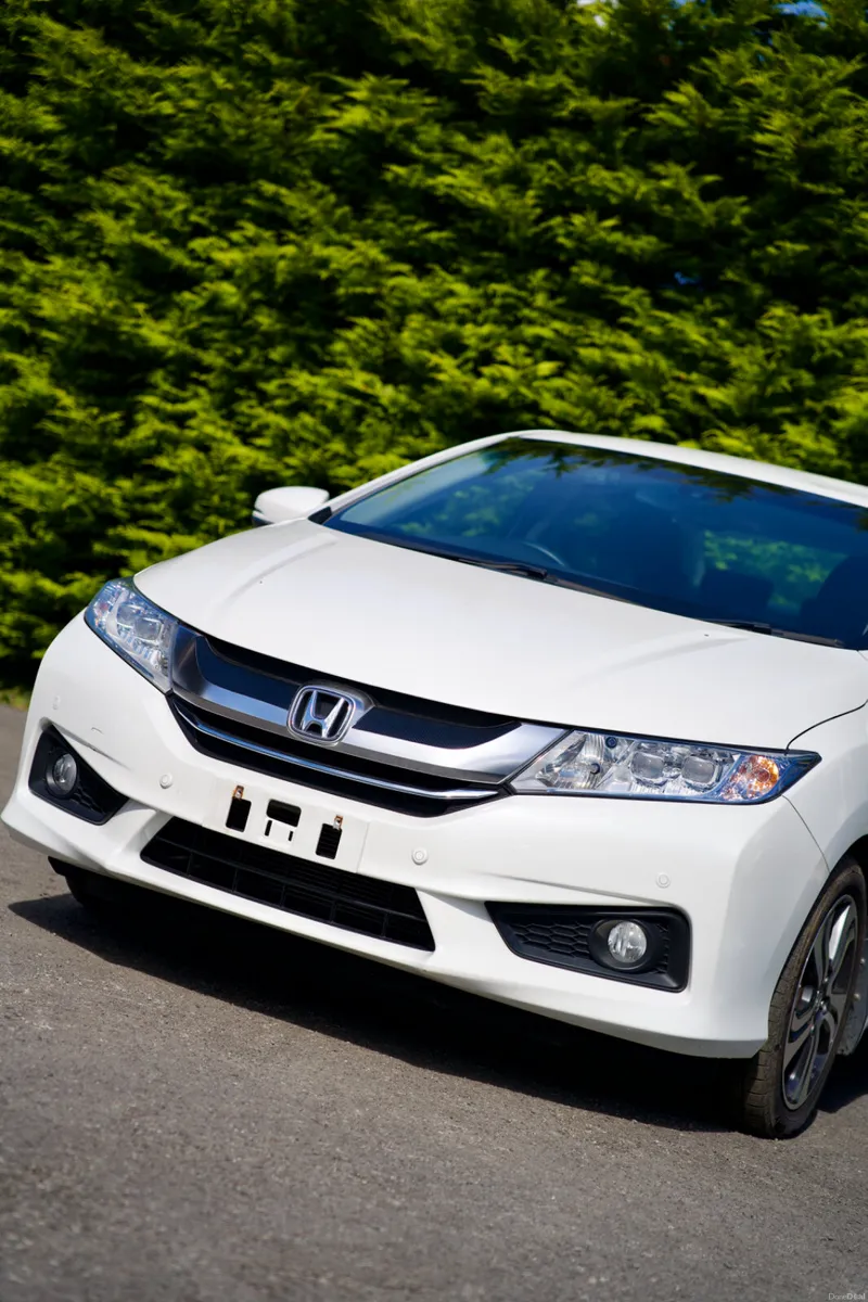 HONDA GRACE 2015 WITH NEW CARPLAY AND LOW MILEAGE - Image 3