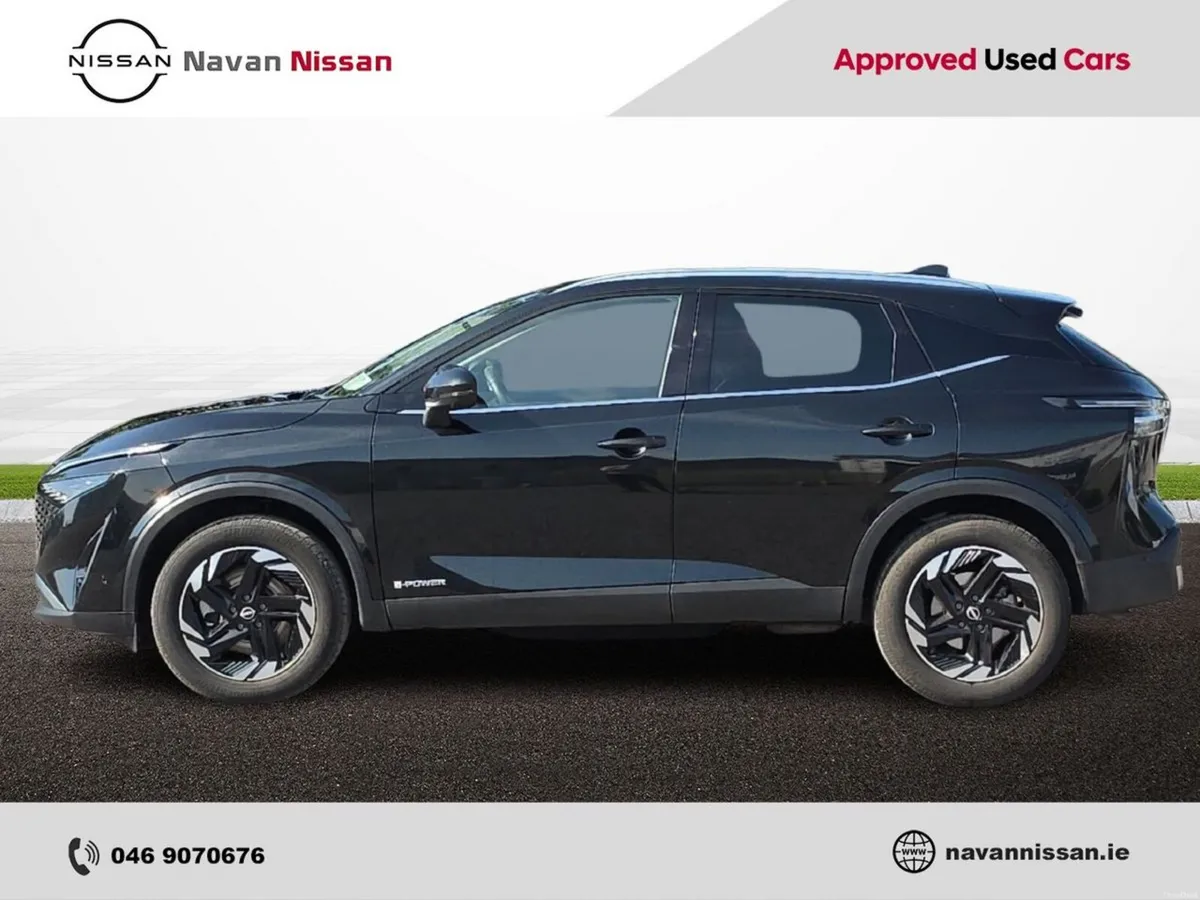 Nissan Qashqai SV PREMIUM *EX DEMO* - Image 4