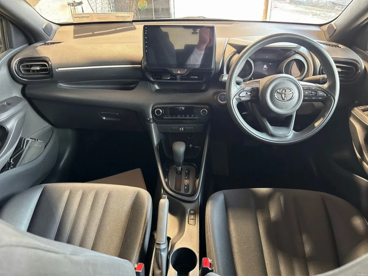 Toyota Yaris Hybrid - Image 4