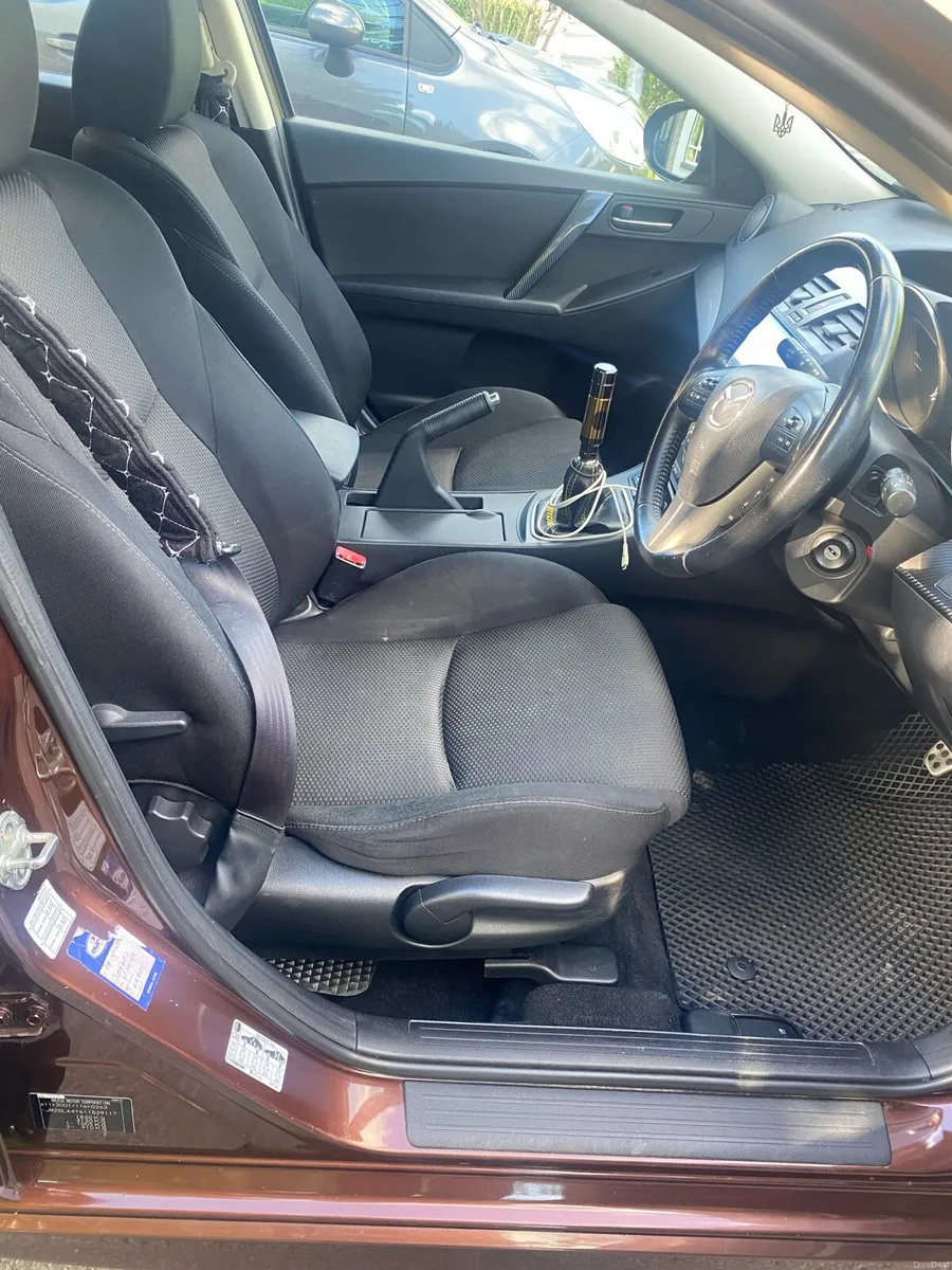 Mazda 3 - Image 2