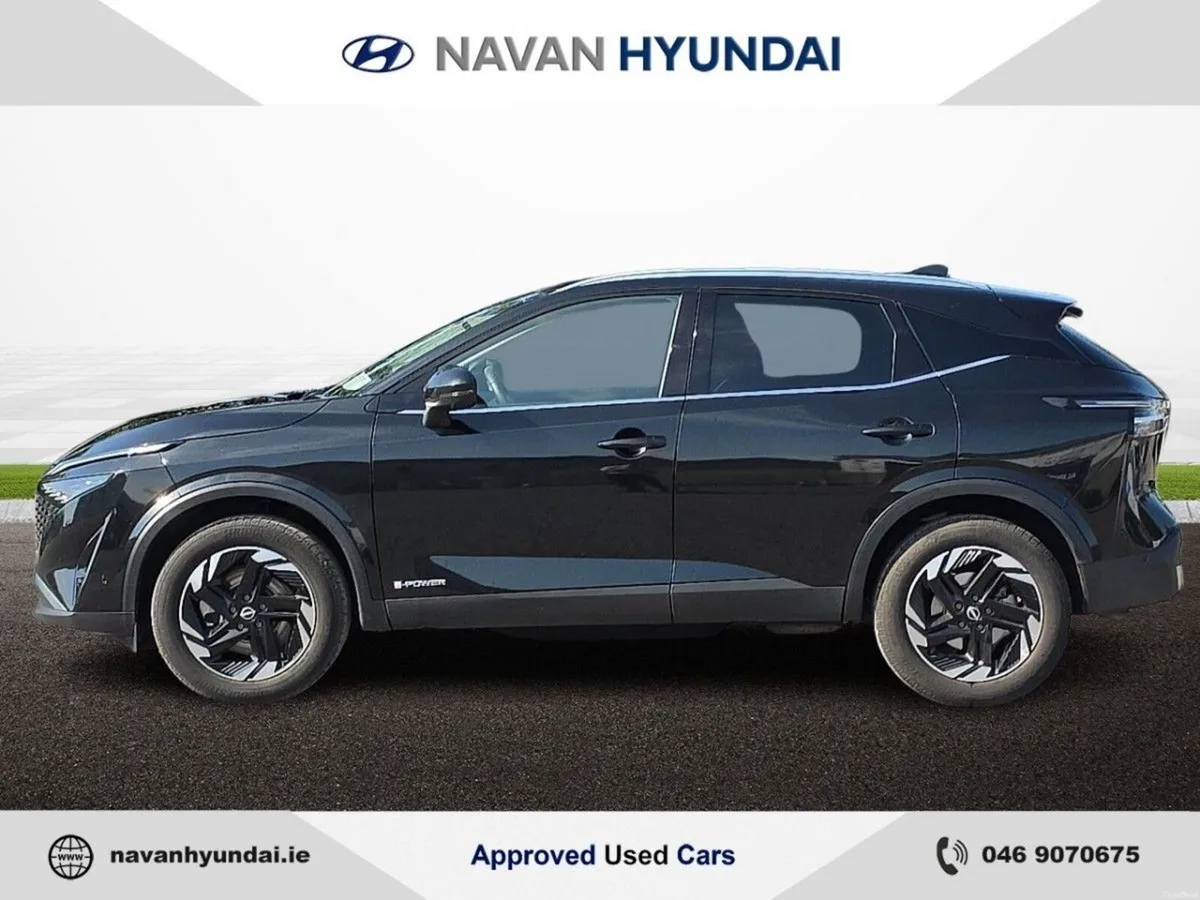 Nissan Qashqai SV PREMIUM *EX DEMO* - Image 4