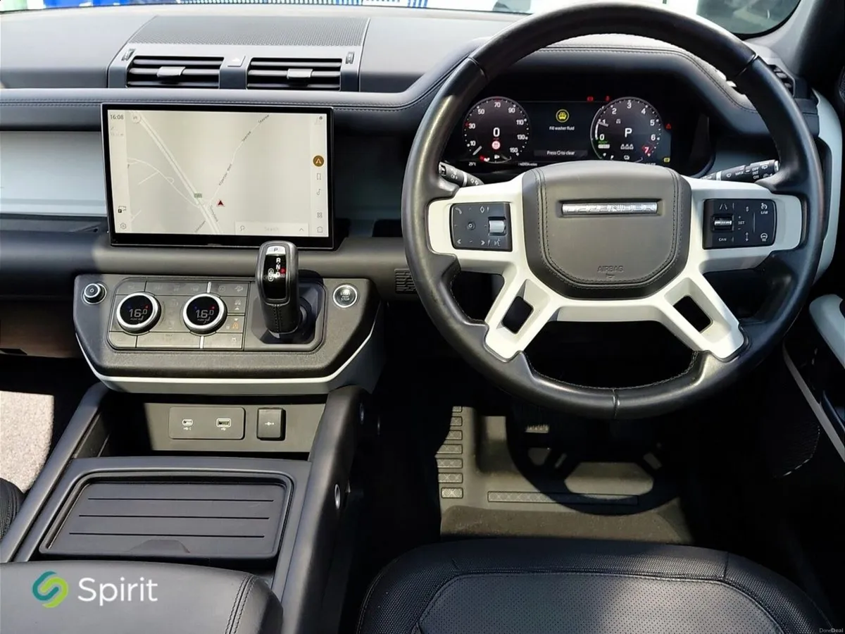 Land Rover Defender X-DYNAMIC HSE Sun Roof - Image 4