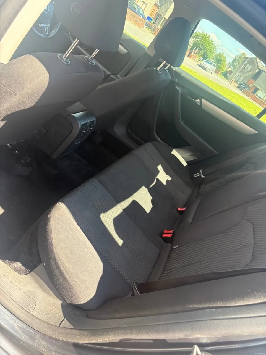 Volkswagen Passat 2011 - Image 3