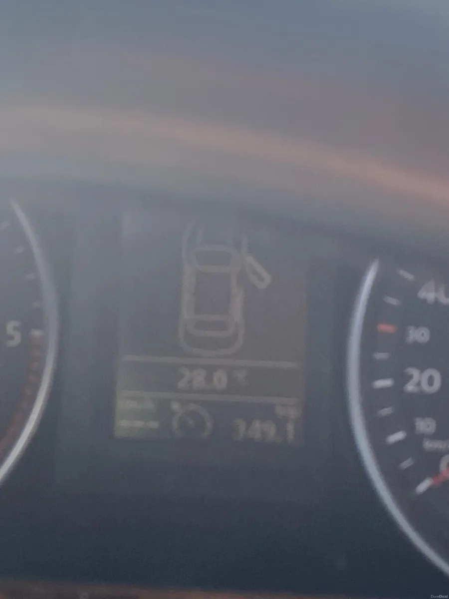 Volkswagen Passat 2009 - Image 4