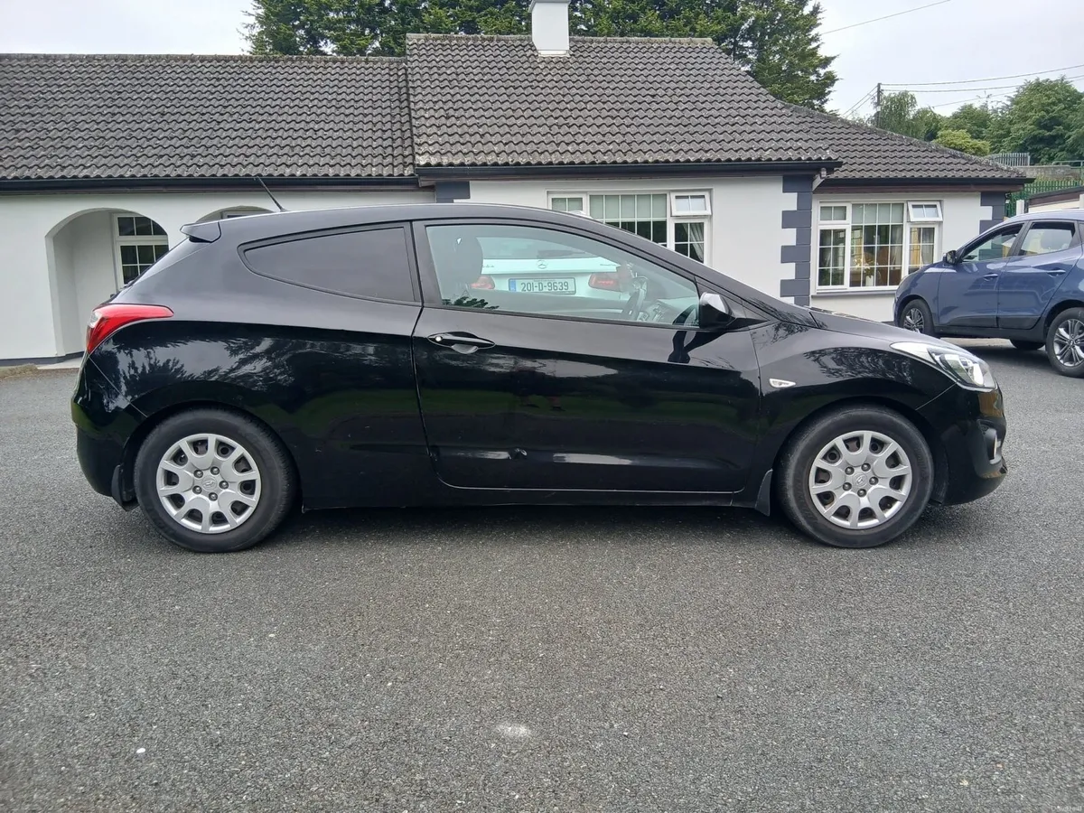 Hyundai 2014 i30 Car Van Black - Image 3