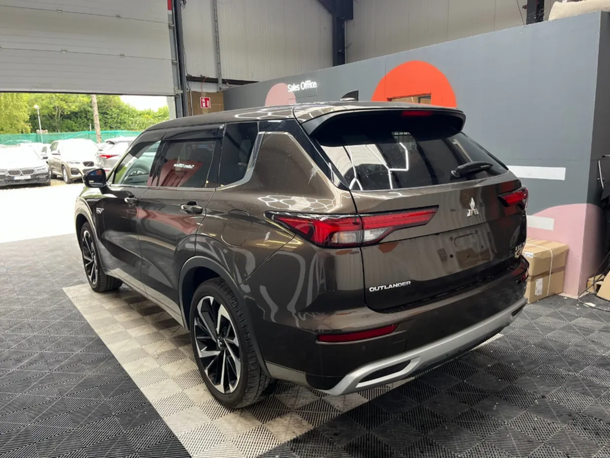 Mitsubishi Outlander 2023 MITSUBISHI OUTLANDER PHE - Image 4