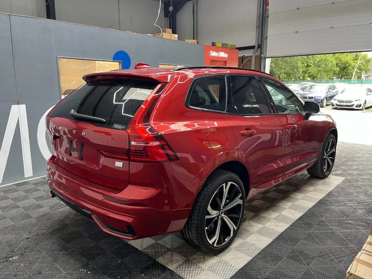 Volvo XC60 2024 VOLVO XC60 RECHARGE T6 PLUG-IN 2.0 - Image 2